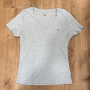 Tommy Hilfiger Women's Light Gray V-Neck Tee